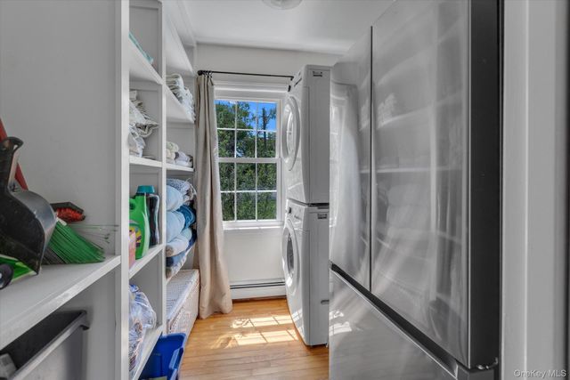 1 E Rogues Path, Huntington Station, NY 11746