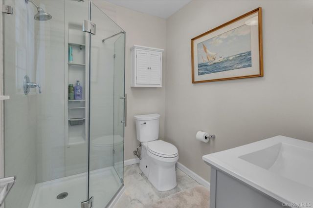 1 E Rogues Path, Huntington Station, NY 11746