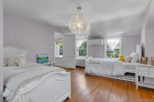 1 E Rogues Path, Huntington Station, NY 11746