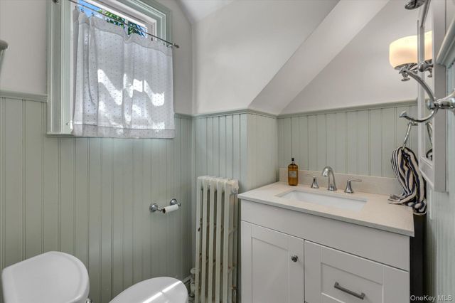 1 E Rogues Path, Huntington Station, NY 11746