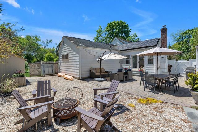 1 E Rogues Path, Huntington Station, NY 11746