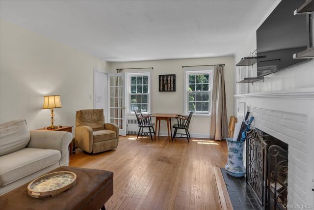1 E Rogues Path, Huntington Station, NY 11746