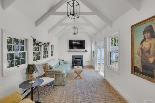 1 E Rogues Path, Huntington Station, NY 11746