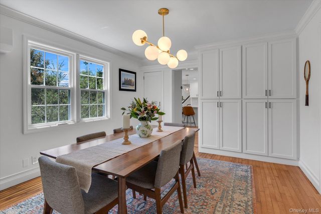 1 E Rogues Path, Huntington Station, NY 11746