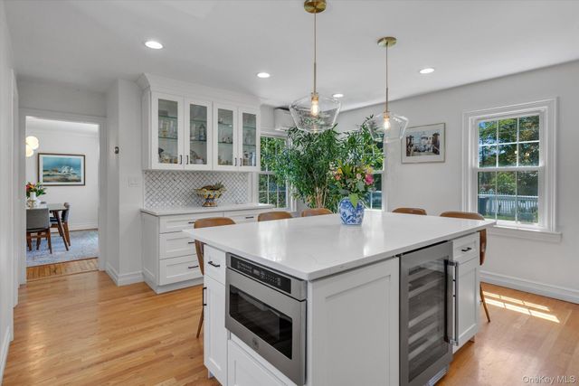 1 E Rogues Path, Huntington Station, NY 11746