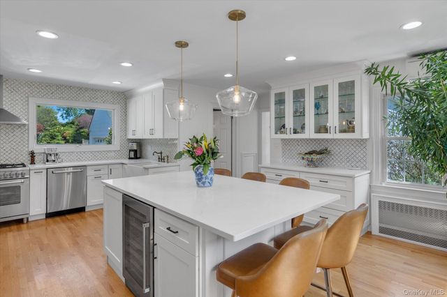 1 E Rogues Path, Huntington Station, NY 11746