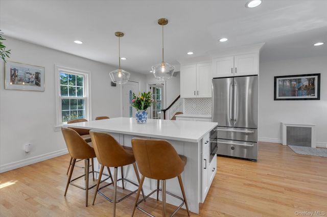 1 E Rogues Path, Huntington Station, NY 11746