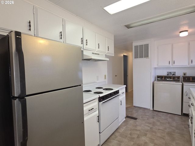13045 Se STARK St 112, Portland, OR 97233