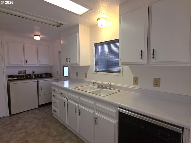 13045 Se STARK St 112, Portland, OR 97233