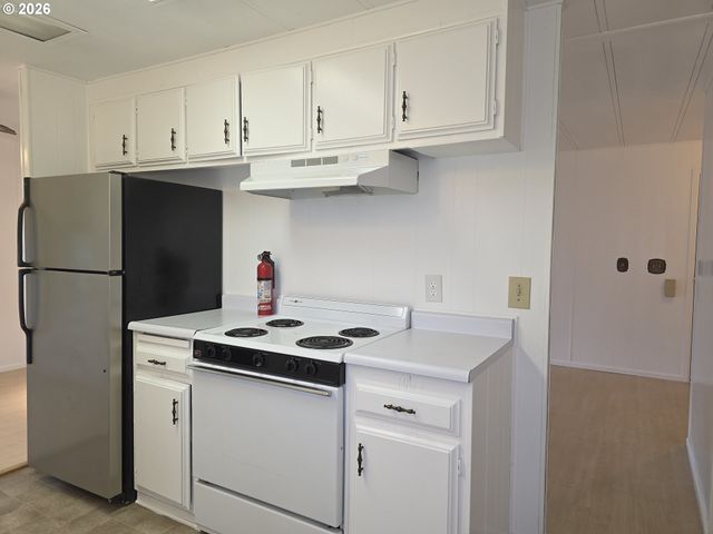 13045 Se STARK St 112, Portland, OR 97233