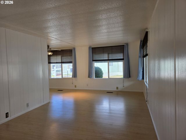 13045 Se STARK St 112, Portland, OR 97233