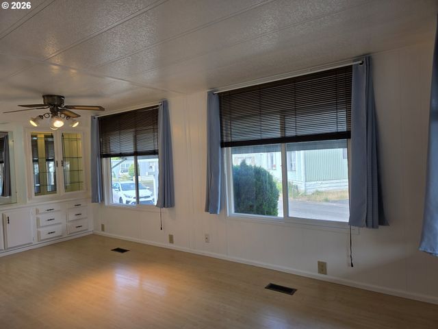 13045 Se STARK St 112, Portland, OR 97233