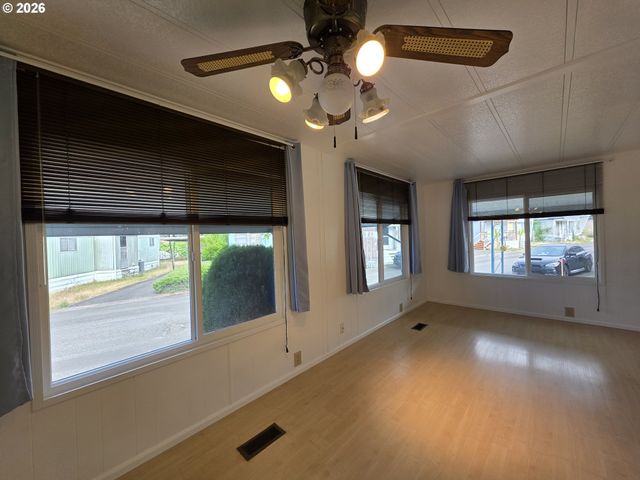13045 Se STARK St 112, Portland, OR 97233