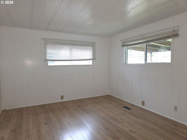 13045 Se STARK St 112, Portland, OR 97233