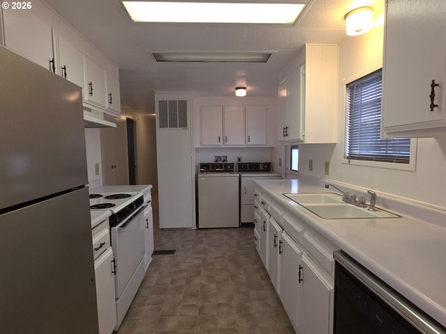 13045 Se STARK St 112, Portland, OR 97233