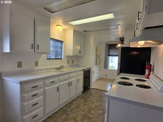 13045 Se STARK St 112, Portland, OR 97233