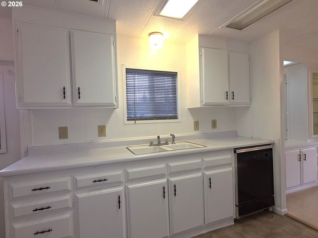 13045 Se STARK St 112, Portland, OR 97233
