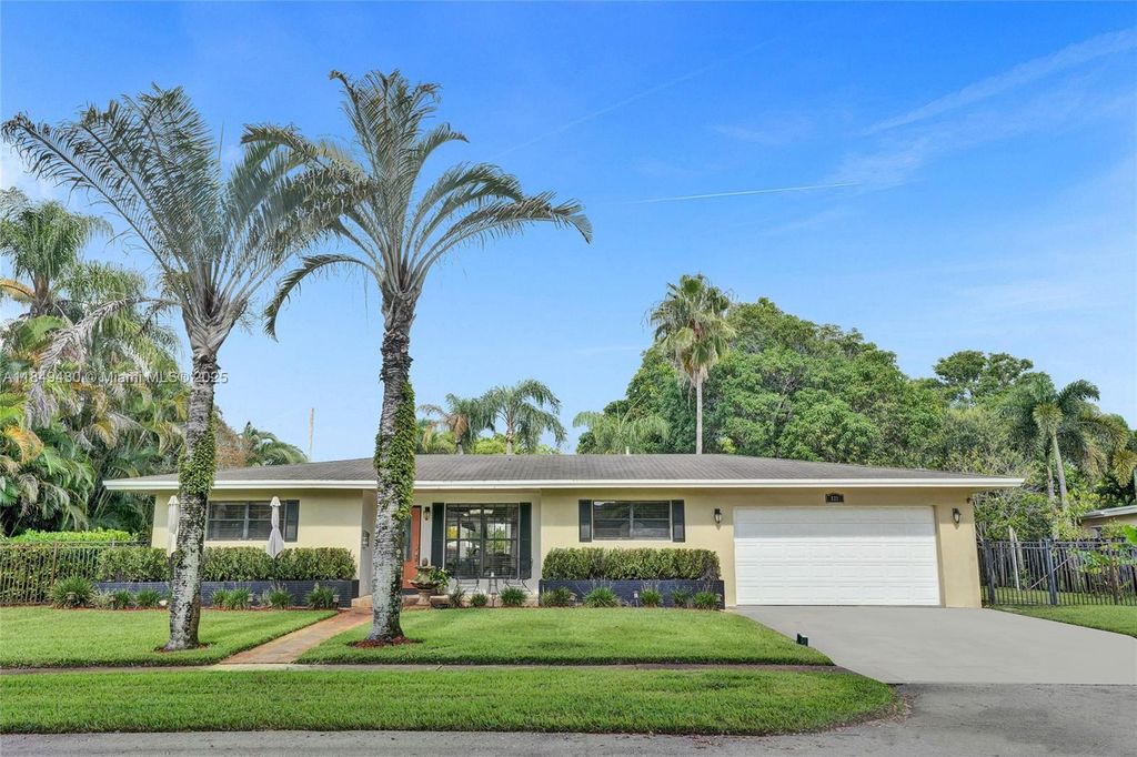 821 Oleander Dr, Plantation, FL 33317