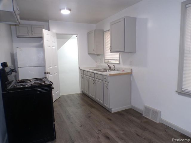 19467 Greydale Avenue, Detroit, MI 48219