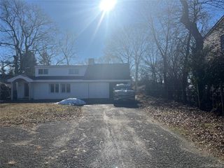 40 Aster Avenue, Holtsville, NY 11742