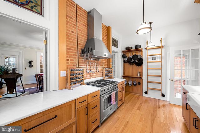 16 W READ ST, Baltimore, MD 21201