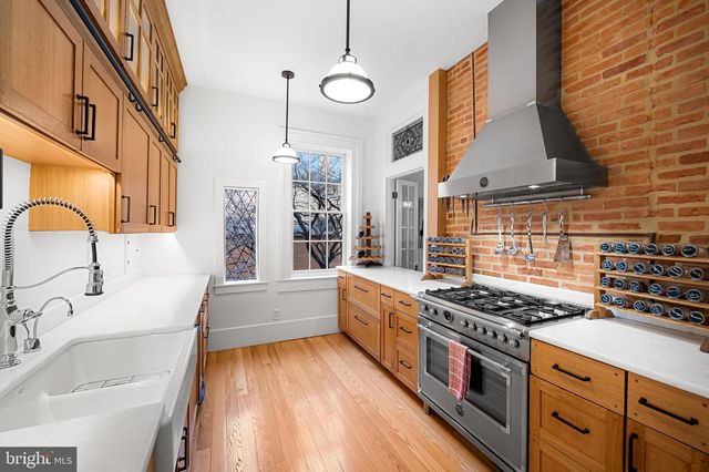 16 W READ ST, Baltimore, MD 21201