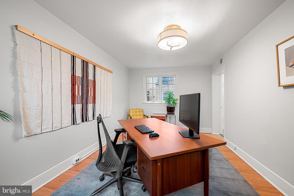 Image 10 of property listing at 16 W READ ST, Baltimore, MD 21201