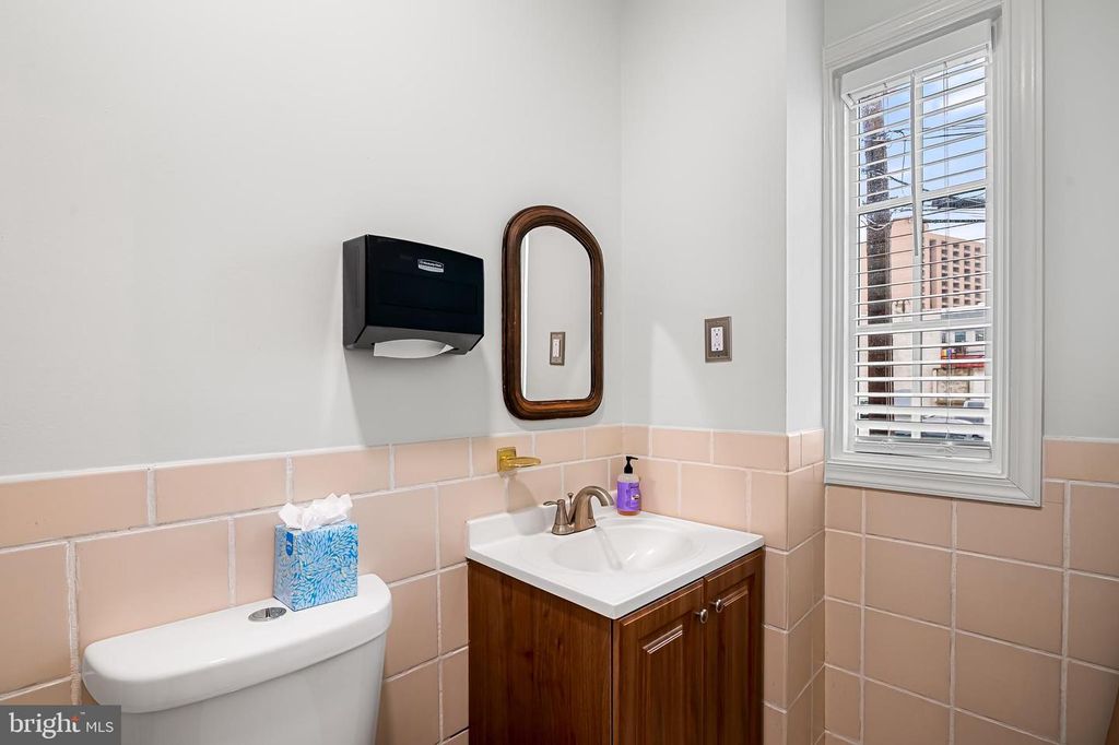 Image 13 of property listing at 16 W READ ST, Baltimore, MD 21201