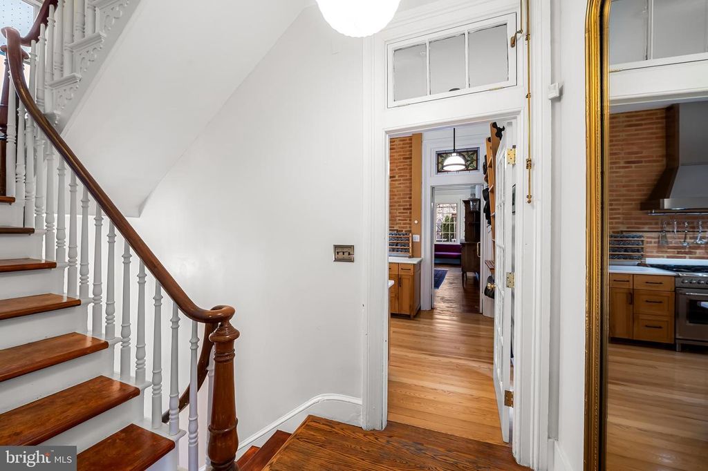Image 15 of property listing at 16 W READ ST, Baltimore, MD 21201