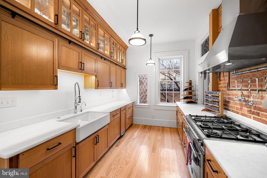 Image 16 of property listing at 16 W READ ST, Baltimore, MD 21201