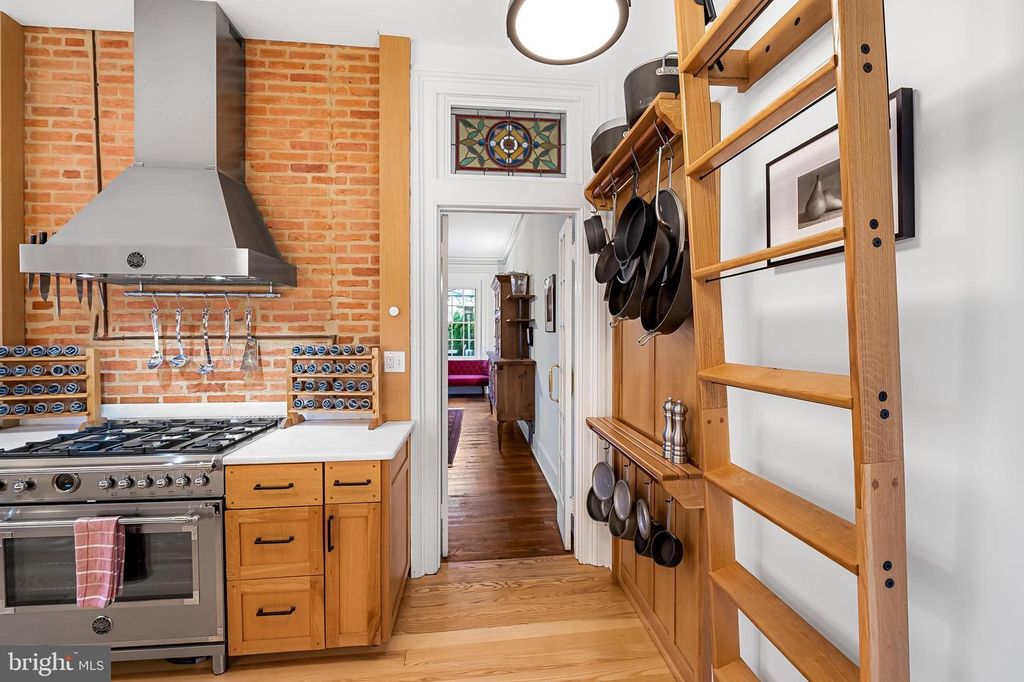 Image 21 of property listing at 16 W READ ST, Baltimore, MD 21201