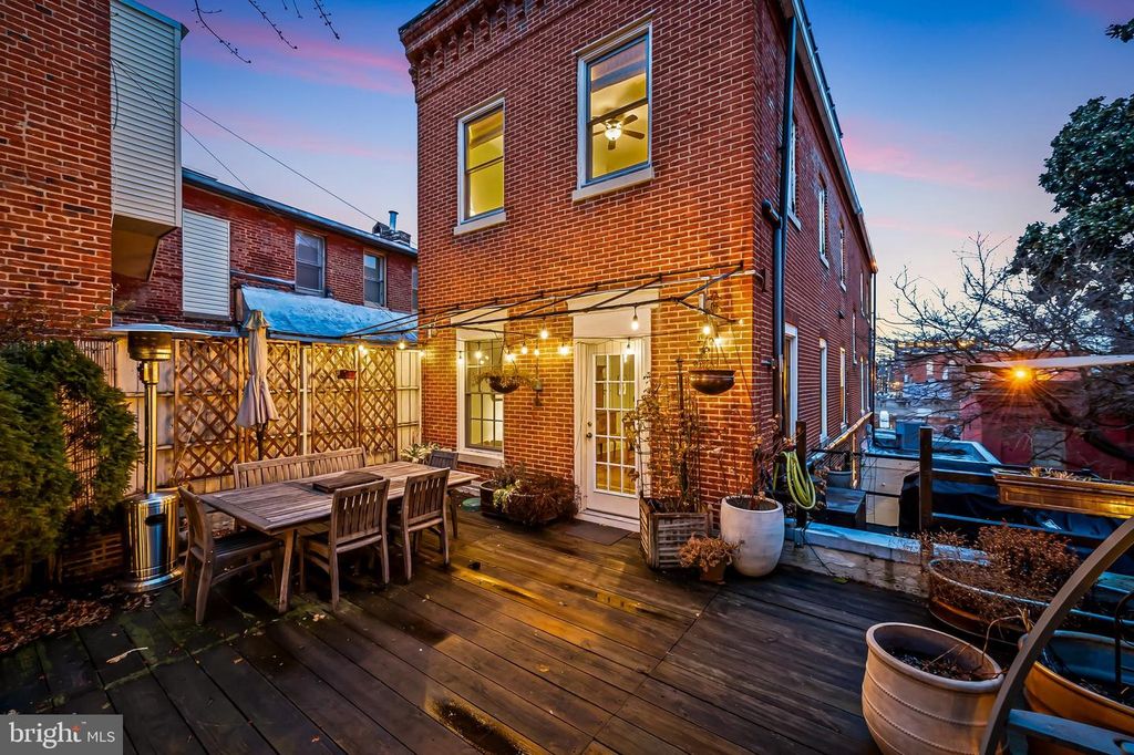 Image 3 of property listing at 16 W READ ST, Baltimore, MD 21201