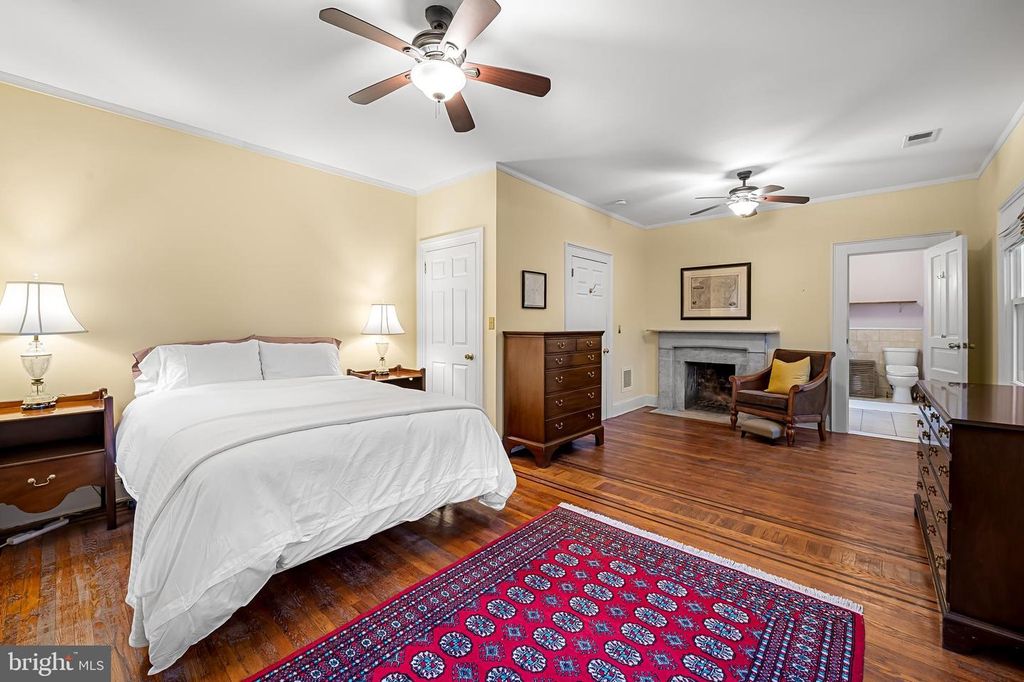 Image 34 of property listing at 16 W READ ST, Baltimore, MD 21201