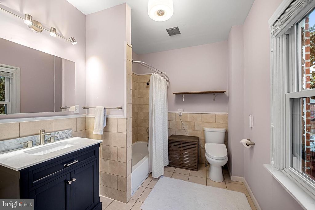 Image 36 of property listing at 16 W READ ST, Baltimore, MD 21201