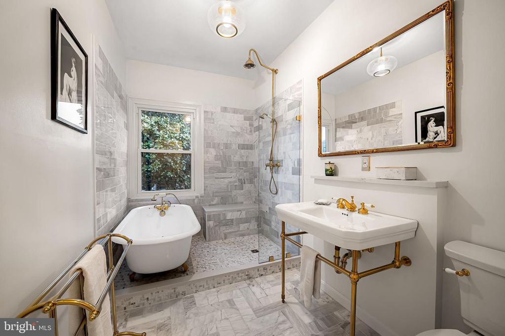 Image 37 of property listing at 16 W READ ST, Baltimore, MD 21201