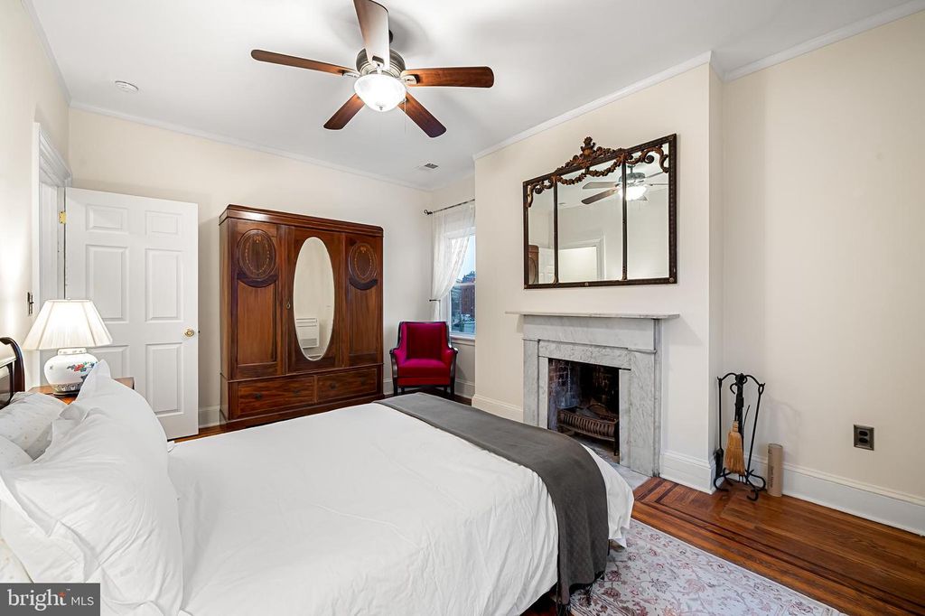 Image 39 of property listing at 16 W READ ST, Baltimore, MD 21201