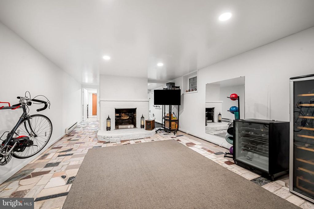 Image 41 of property listing at 16 W READ ST, Baltimore, MD 21201