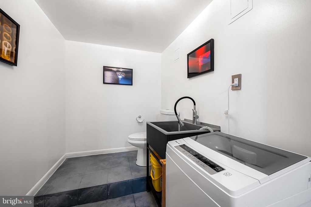 Image 43 of property listing at 16 W READ ST, Baltimore, MD 21201