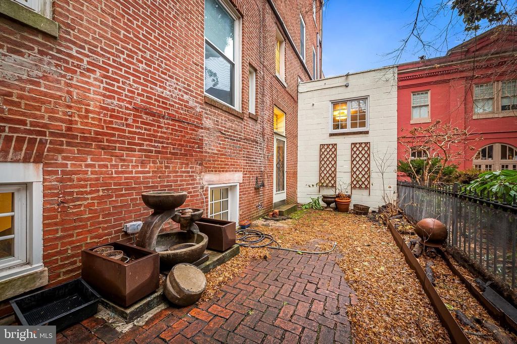Image 47 of property listing at 16 W READ ST, Baltimore, MD 21201