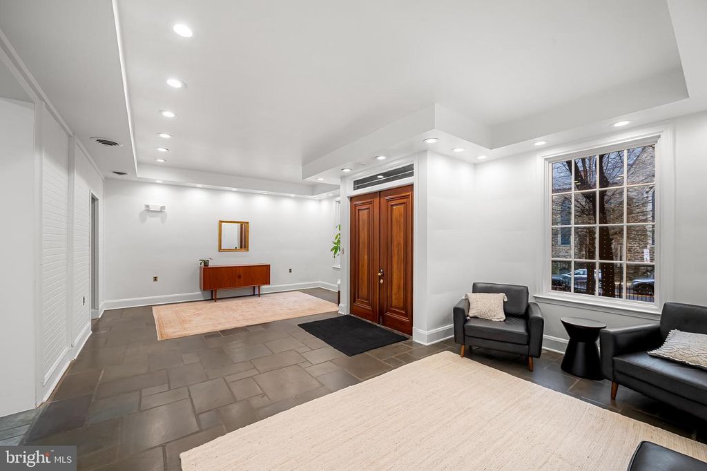 Image 6 of property listing at 16 W READ ST, Baltimore, MD 21201
