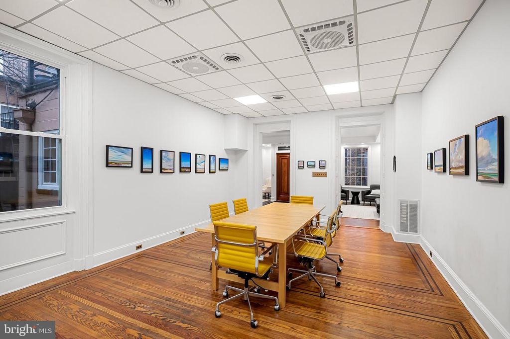 Image 7 of property listing at 16 W READ ST, Baltimore, MD 21201