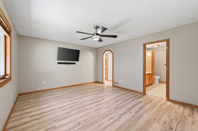 1819 9th Avenue SE, Forest Lake, MN 55025