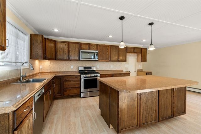 27 Stillman St, Framingham, MA 01702