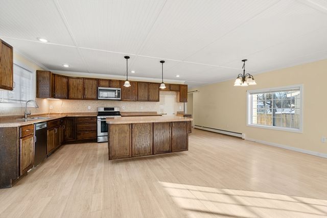 27 Stillman St, Framingham, MA 01702