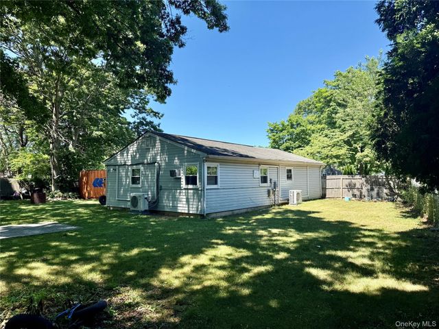 142 Palmer Street, Brentwood, NY 11717