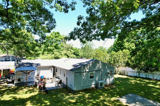 142 Palmer Street, Brentwood, NY 11717