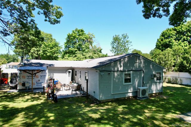 142 Palmer Street, Brentwood, NY 11717
