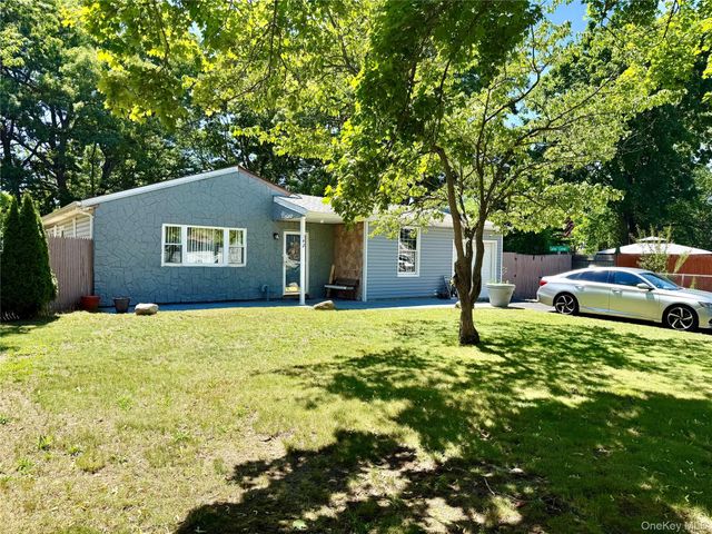 142 Palmer Street, Brentwood, NY 11717
