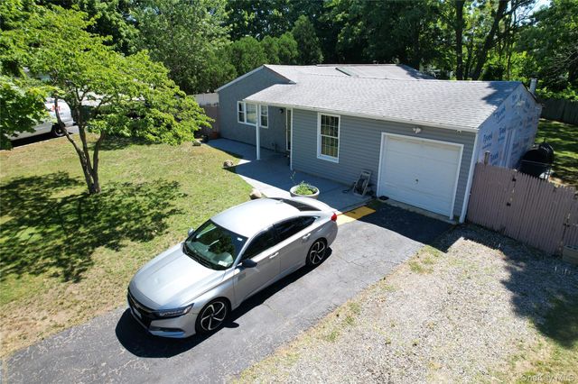 142 Palmer Street, Brentwood, NY 11717
