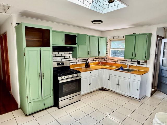 142 Palmer Street, Brentwood, NY 11717